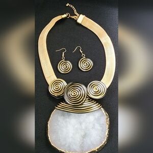 Elegant Gold and Black Spiral Necklace Set New Without Tag.